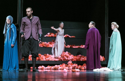 Foto: Uz Valmieras teātra skatuves atgriežas smeldzīgais Aspazijas mīlas stāsts "Vaidelote"