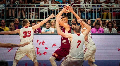 Porziņģis sāk ar 24+12, Latvijai 12:0 galotne pret Poliju