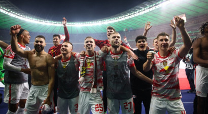 "RB Leipzig" mazākumā atspēlējas un pendelēs iegūst Vācijas kausu