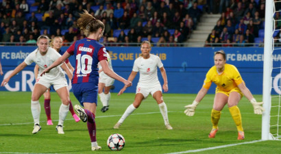 Lielklubi "Barcelona" un PSG dominē un sasniedz Sieviešu ČL pusfinālu