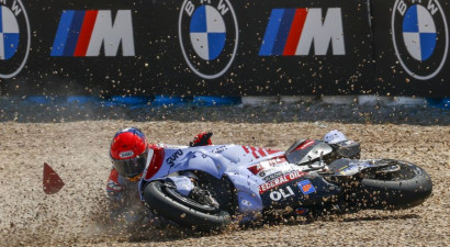 15 kritienu Spānijas "MotoGP" sprinta sacīkstēs uzvaru svin Horhe Martins
