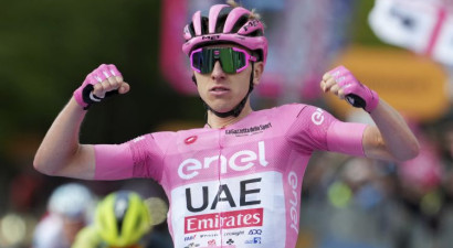 Pogačars uzvar "Giro d'Italia" smagākajā posmā un attālinās kopvērtējumā