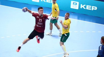 Latvijas U20 handbolisti pieveic Lietuvu un tiek pusfinālā