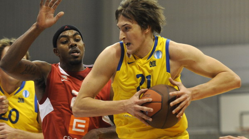 Foto: BK Ventspils basketbolisti Valmierā prata izcīnīt uzvaru, lai gan lielāko daļu mača atradās iedzinējos.
 Foto: Romāns Kokšarovs, Sporta Avīze.