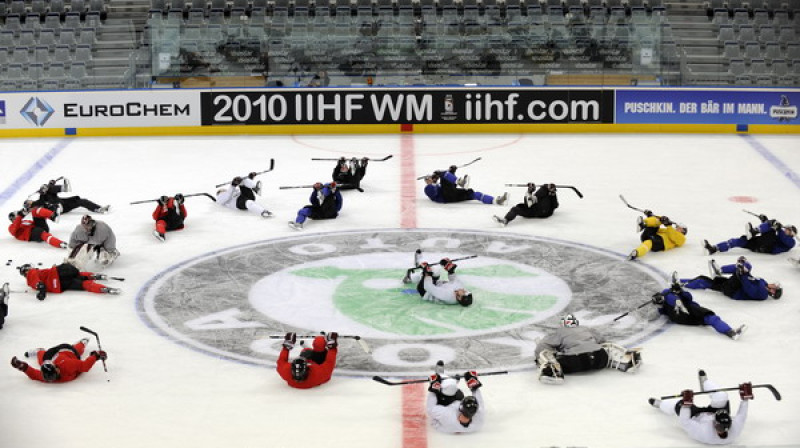 Fotogalerija no Latvijas hokeja izlases pirmspēles  treniņa. Foto: Romāns Kokšarovs, Sporta Avīze/f64.
