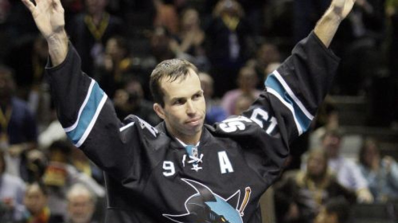 Radeks Stepaneks pēc uzvaras Sanhosē turnīrā vietējā NHL kluba ''Sharks'' kreklā
Foto: AP