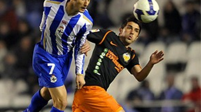Divcīņa starp Adrianu Lopezu ("Deportivo") un Davidu Vilju ("Valencia") 
Foto: marca.com