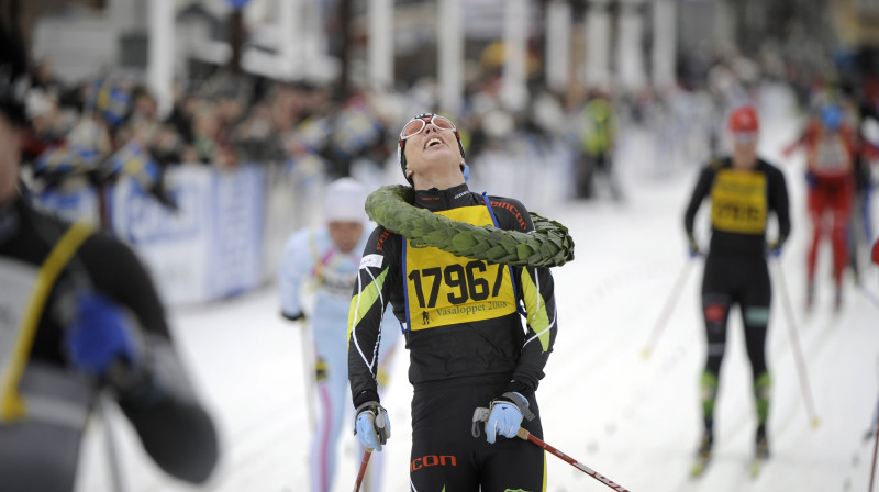 Šīssezonas kopvērtējuma uzvarētāja Jenija Hanosne triumfē pagājušās sezonas Vasaloppet (Zviedrija). Šogad šajā prestižajā maratonā viņai nācās samierināties ar otro vietu.