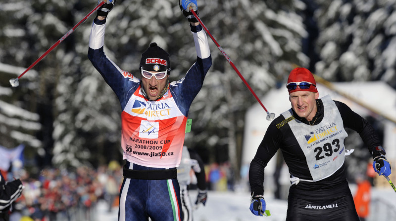 Sezonas kopvērtējuma sīvākie konkurenti - Marko Kataneo (Itālija) un Ārlins (Zviedrija). Arī šeit (2.posmā Čehijas Jizerskas maratonā) itālis tomēr sīkstā cīņā nedaudz apdzinis zviedru.