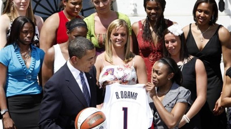 Obama un Konektikutas "UConn Huskies"
Foto: www.huffingtonpost.com