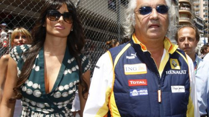 Flavio Briatore kopā ar savu sievu
Foto: AP