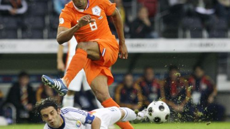 Orlando Engelārs Nīderlandes izlases sastāvā Eiropas čempionātā pret Rumāniju