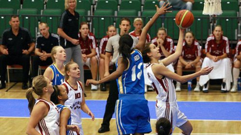 Latvijas U-18 kopējiem spēkiem jācīnās par uzvaru
Foto: www.fibaeurope.com