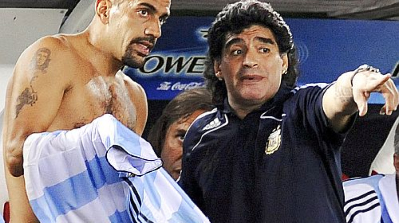Huans Sebastjans Verons un Djego Maradona
Foto: AFP