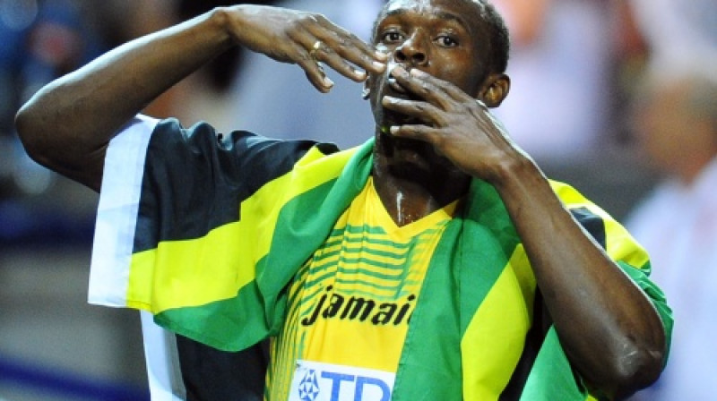 Useins Bolts gatavs skriet arī 400 metrus un mēģināt tāllēkšanu.
Foto: AFP