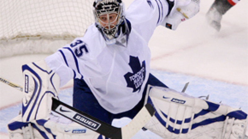 Toronto "Maple Leafs" vārtsargs Vesa Toskala
Foto: AP