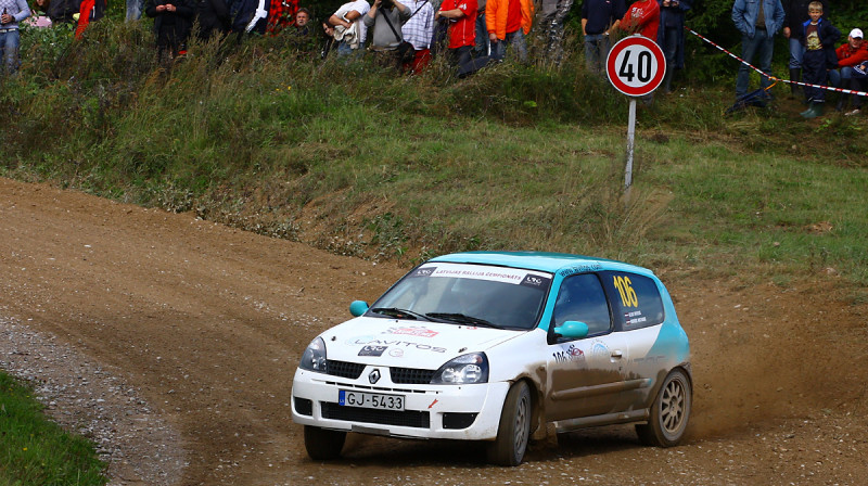 Ātrākie no rallijsprintā "Kurzeme 2009" - Uldis Briedis un Monvīds Austrums (Renault Clio).
Foto: LAF SAK preses dienests