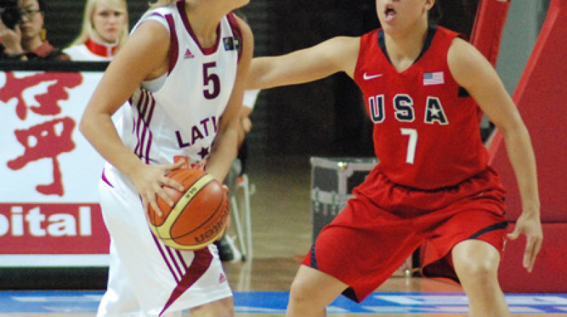 Anda Eibele un Kara Lawson, 2008. gada 3. augusts
Foto: USA Basketball