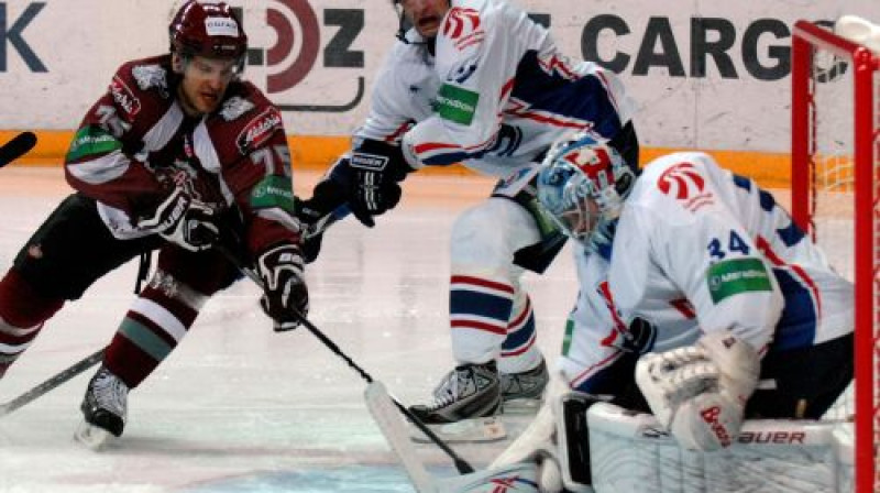 Uzbrukumā Ģirts Ankipāns
Foto: Romāns Kokšarovs, Sporta Avīze, f64