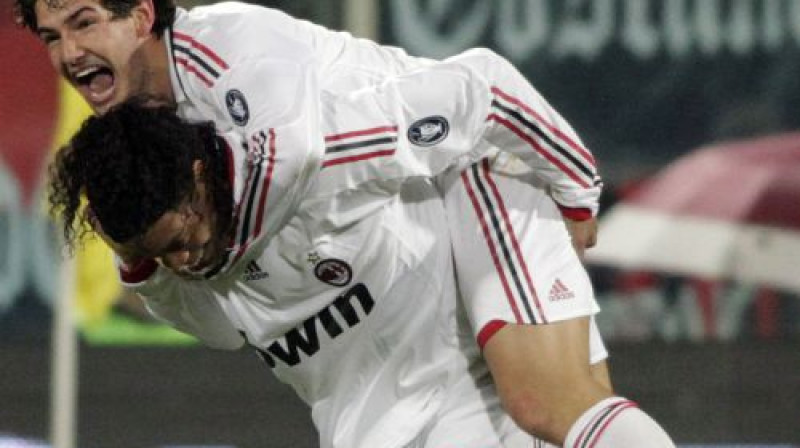 Ronaldinju un Alešandre Pato
Foto: AP/Scanpix