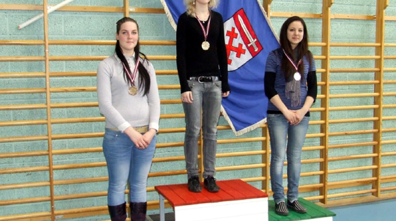 U-19 grupas meiteņu turnīra uzvarētājas - Simona Grava (no kreisās), Zane Magone un Ieva Brantevica
Foto: Ainars Puķītis