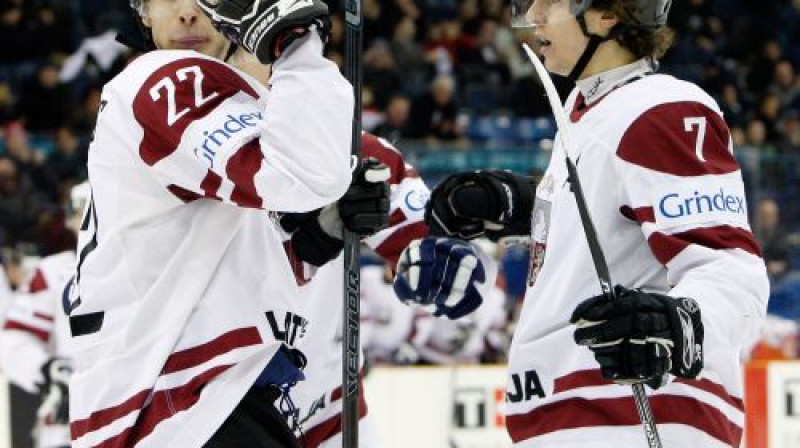 Raimonds Vilkoits (no labās) Latvijas izlases satāvā pasaules U-20 čempionātā
Foto: AFP/Scanpix