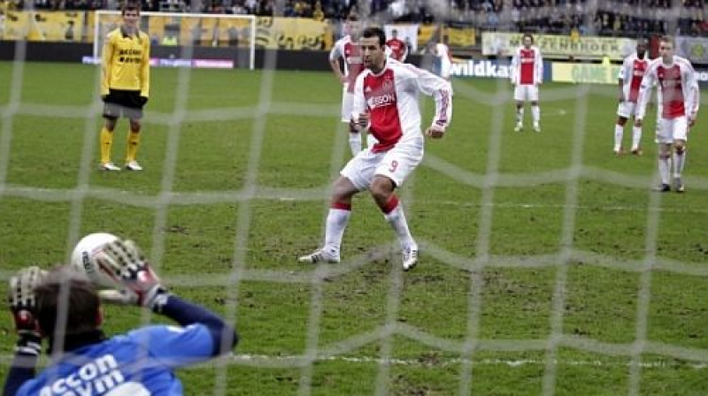 ''Ajax'' uzbrucējs Munirs El Hamdauī divas minūtes pirms mača pamatlaika beigām neiesita pendeli 
Foto: fcupdate.nl
