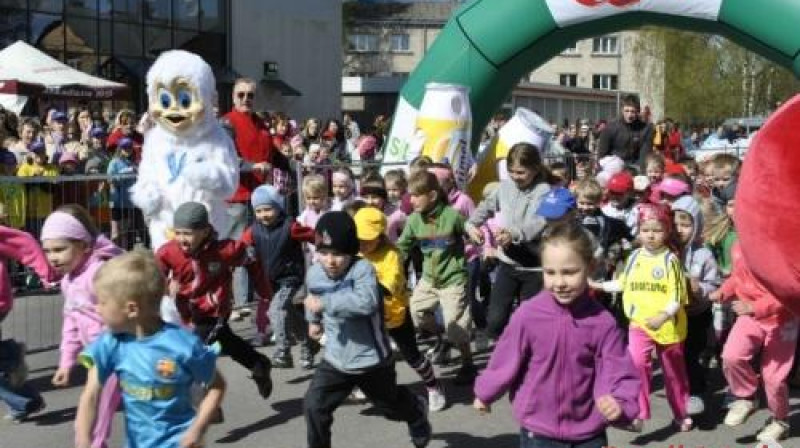 "Top!" ielu stafetes pulcē 1000 skriet gribētājus.
Foto:  www.ziemellatvija.lv