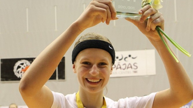 Kitija Laksa bija Latvijas U16 izlases rezultatīvākā spēlētāja Baltijas kausa izcīņas pirmajās divās spēlēs.
Foto: Mārtiņš Sīlis