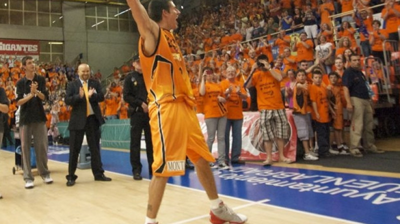 Kristaps Valters pēc sezonas pēdējās spēles saņem atzinību no komandas faniem
Foto: baloncestofuenlabrada.com