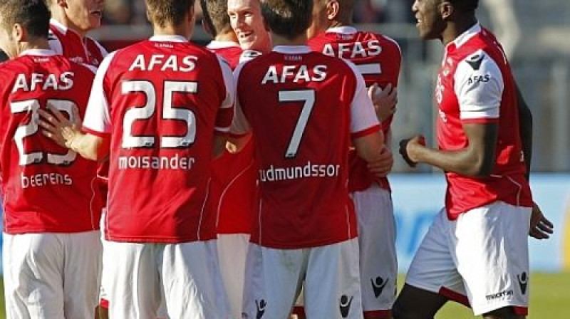 "AZ Alkmaar" futbolisti priecājas par vārtu guvumu
Foto: fcupdate.nl