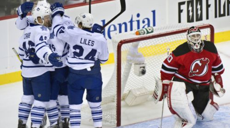 Martins Brodērs ielaidis kārtējos vārtus spēlē pret "Maple Leafs"
Foto: Reuters/Scanpix