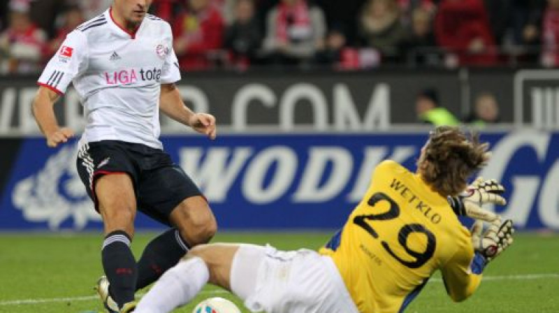 Mario Gomess palika bez vārtu guvuma, bet "Bayern" zaudēja
Foto: AFP/Scanpix