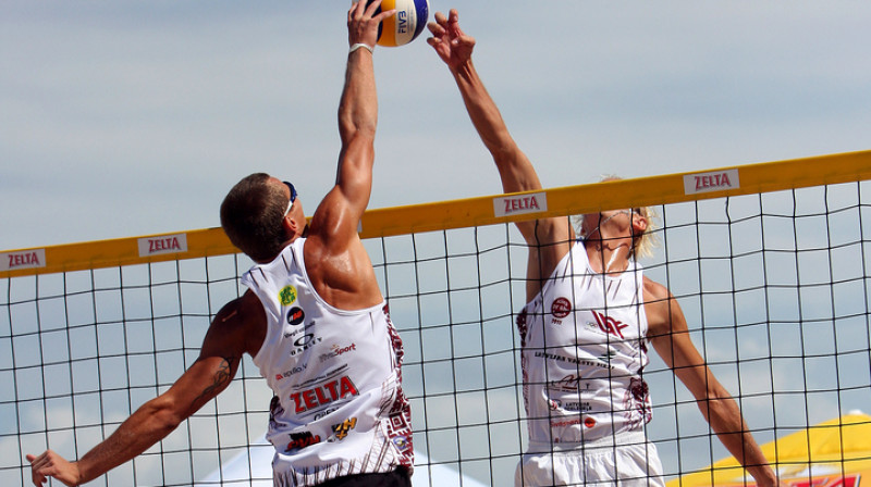 Mārtiņš Pļaviņš pret Tomu Šmēdiņu
Foto: beachvolley.lv