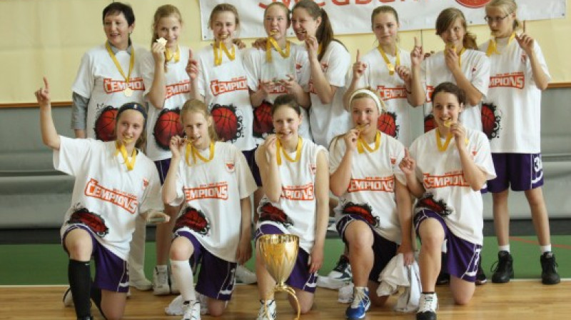 "Rīdzenes" meiteņu uzvara 2011. gada Swedbank LJBL čempionātā Madonā
Foto: Basket.lv