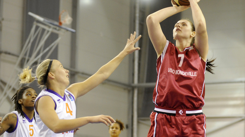 Aija Brumermane: rezultatīvākā un vērtīgākā spēlētāja Ungārijas čempionāta izslēgšanas spēlēs
Foto: Romāns Kokšarovs, "Sporta Avīze", f64