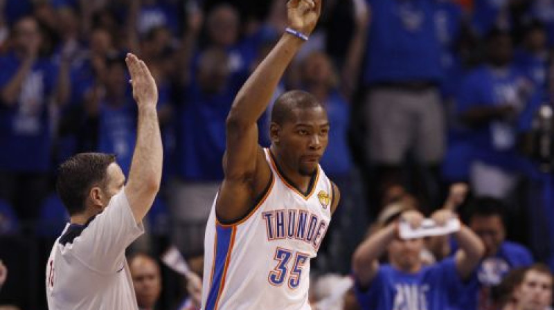 Kevins Durants parādīja, kurš ir pasaules labākais basketbolists
Foto: Reuters/Scanpix