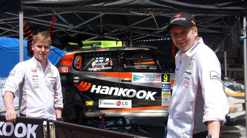 Somijas autosportisti Tapio Suominens (no kreisās) un Tonijs Gardemeisters
Publicitātes foto