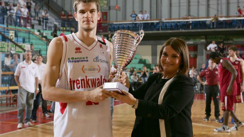 Ojārs Siliņš saņem "Trenkwalder" kausa izcīņas MVP balvu 
Foto: pallacanestroreggiana.it