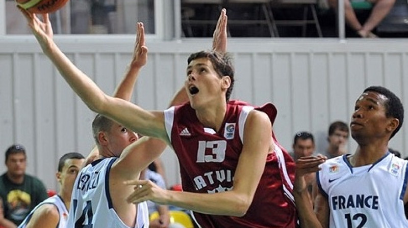 Artūrs Lūsis: 18 punktu Latvijas U20 izlases spēlē ar Kanādas studentiem.
Foto: fiba.com