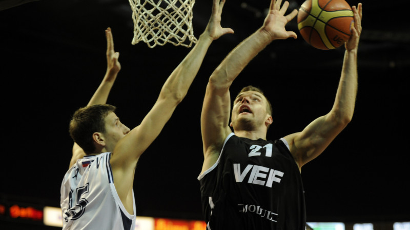 VEF Rīga un Antanas Kavaļauskas: Maskavas apgabala Triumph barjera Eiropas kausa izcīņā bija pārāk augsta.
Foto: Romāns Kokšarovs, "Sporta Avīze", f64