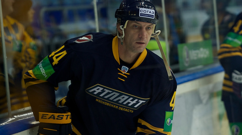 Sandis Ozoliņš - KHL ne tikai vecākais, bet arī nedēļas labākais aizsargs. Foto: atlant-mo.ru