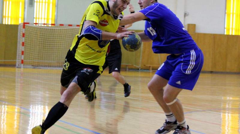 Ar bumbu Dobeles "Tenax" līderis Oskars Arājs
Foto: Laura Grišāne, SK Latgols