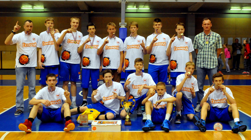 BJBS Rīga/DSN U15 komanda: Swedbank LJBL čempioni.
Foto: Romualds Vambuts