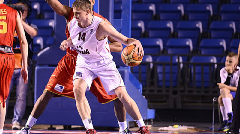 Andrejs Gražulis guva izšķirošo grozu Eiropas U20 čempionāta pusfināla spēlē ar Spānijas izlasi
Foto: Fibaeurope.com