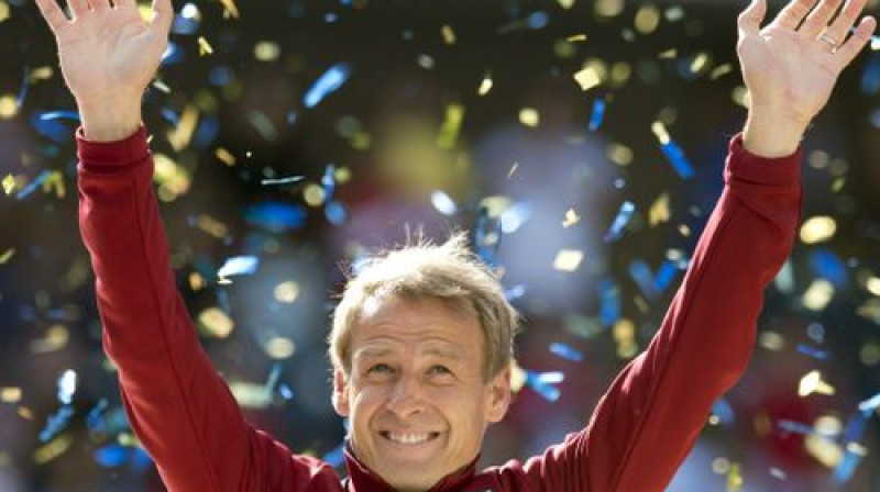 ASV izlases galvenais treneris Jirgens Klinsmans tiesnešu kritizēšanas dēļ finālu noraudzījās no tribīnēm
Foto: AFP/Scanpix