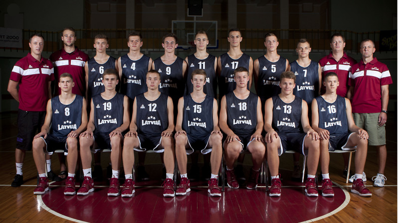 Latvijas U16 izlase: Eiropas čempionātā pirmā spēle ar mājiniekiem Ukrainas basketbolistiem.
Foto: Rihards Streiķis