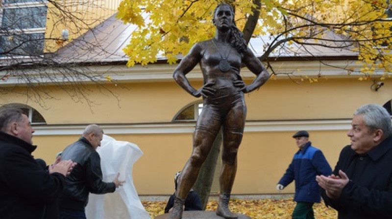 Natālijas Vorobjovas skulptūra Sanktpēterburgā 
Foto: wrestrus.ru