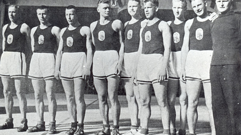 Latvijas valstsvienība - 1935.gada Eiropas čempione.
Foto: Latvijas Sporta muzeja krājums