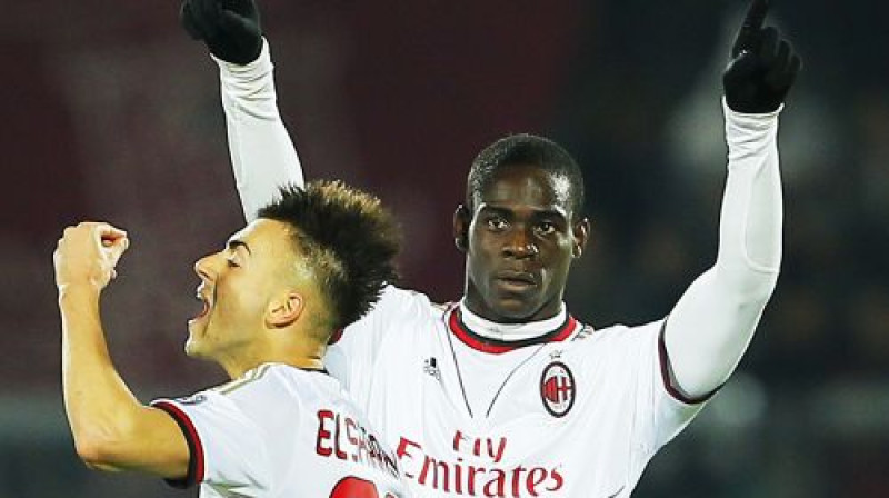 Stefans El Šāravi un Mario Balotelli priecājas par otro vārtu guvumu
Foto: AP/Scanpix